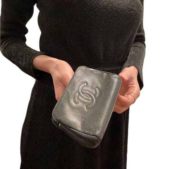 Chanel mini logo leather clutch - Picture 10 of 12